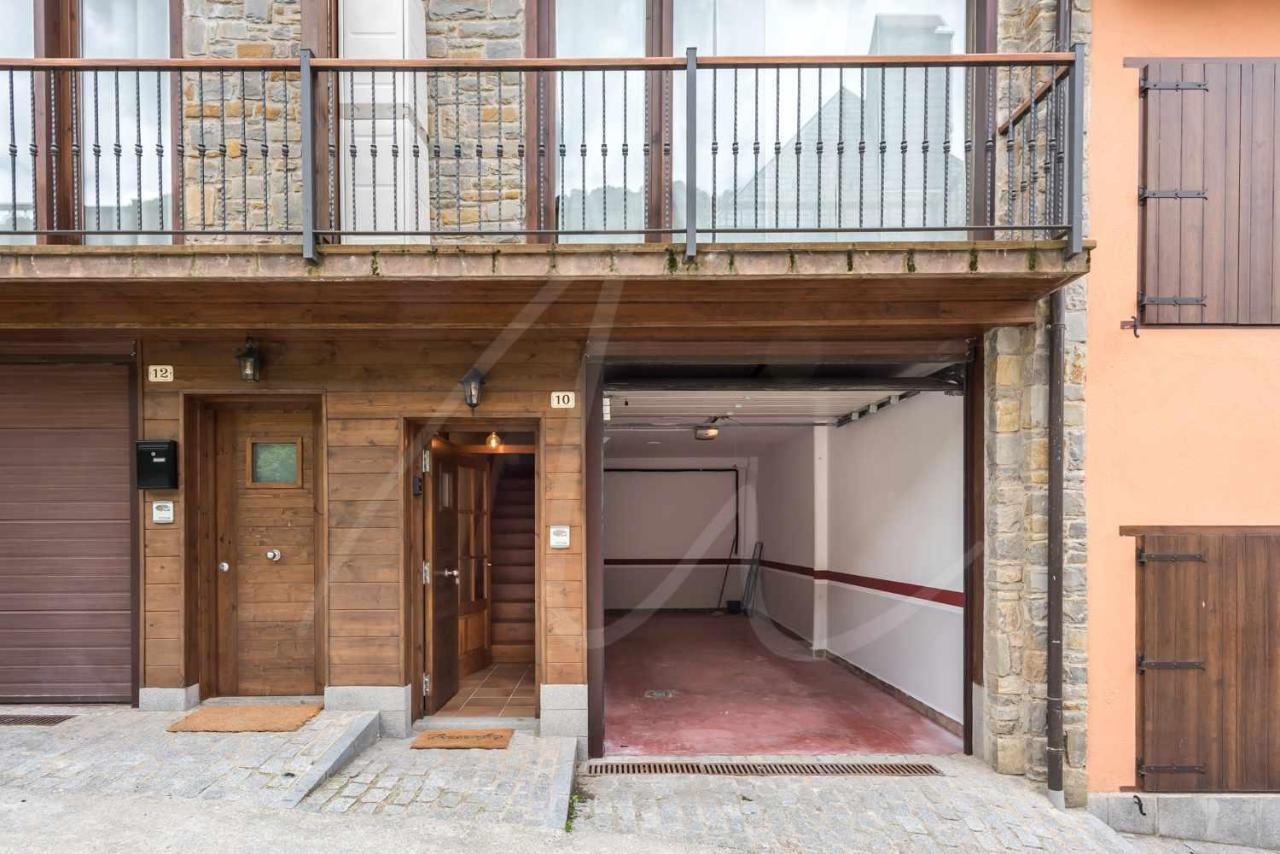 Casa Artiga De Lin By Seamount Rentals Les Bordes 외부 사진
