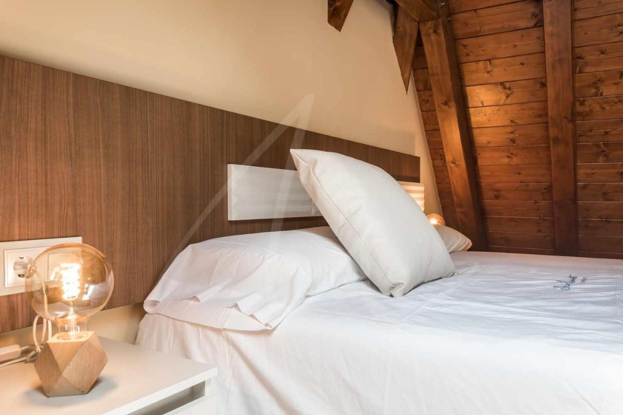 Casa Artiga De Lin By Seamount Rentals Les Bordes 외부 사진