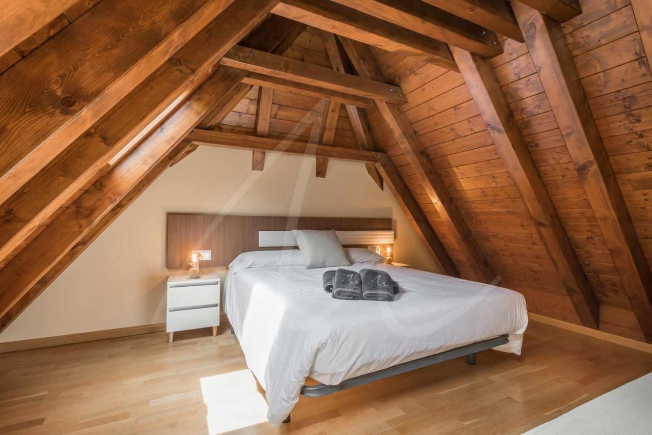 Casa Artiga De Lin By Seamount Rentals Les Bordes 외부 사진