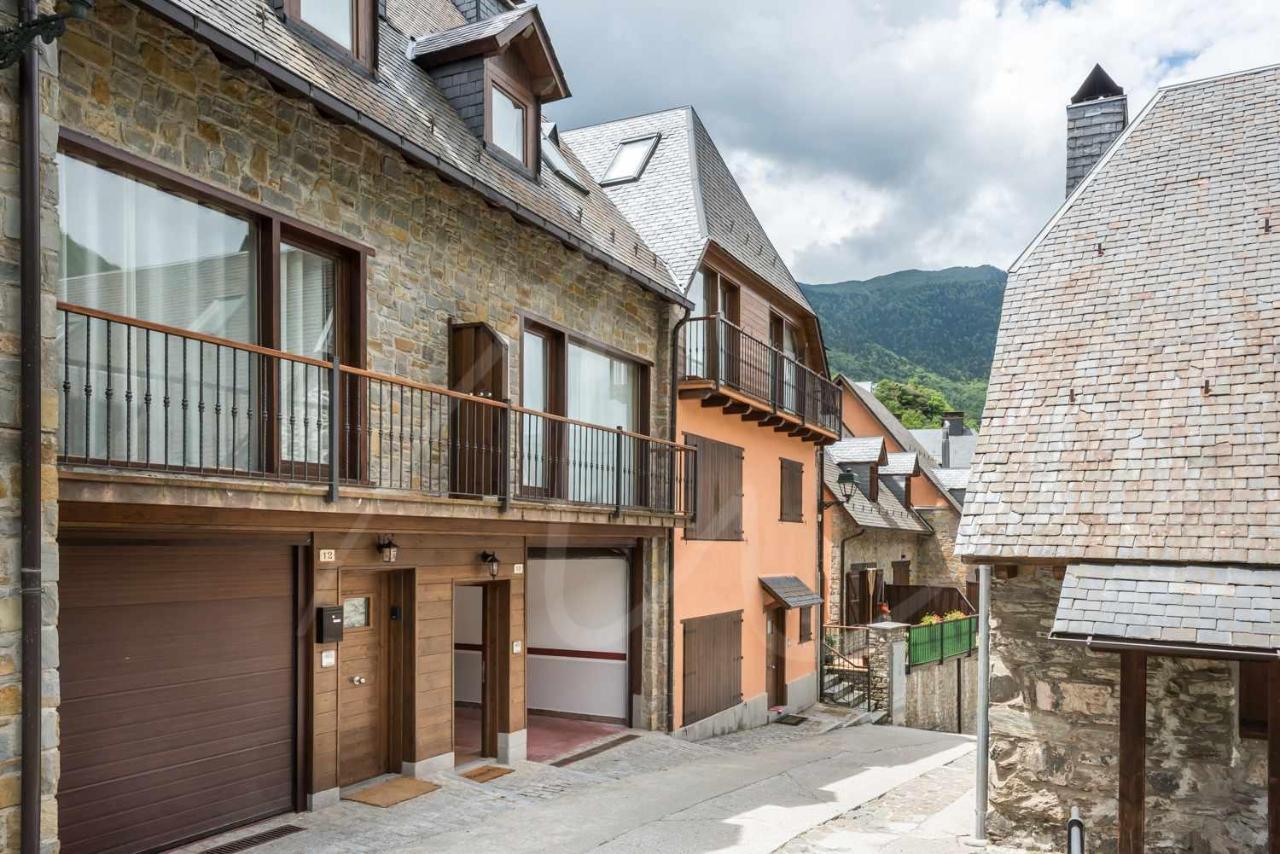 Casa Artiga De Lin By Seamount Rentals Les Bordes 외부 사진
