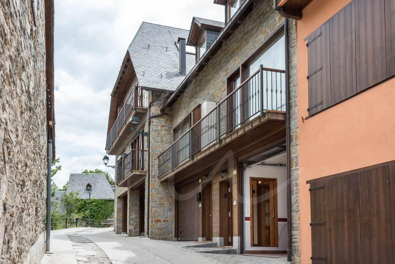 Casa Artiga De Lin By Seamount Rentals Les Bordes 외부 사진