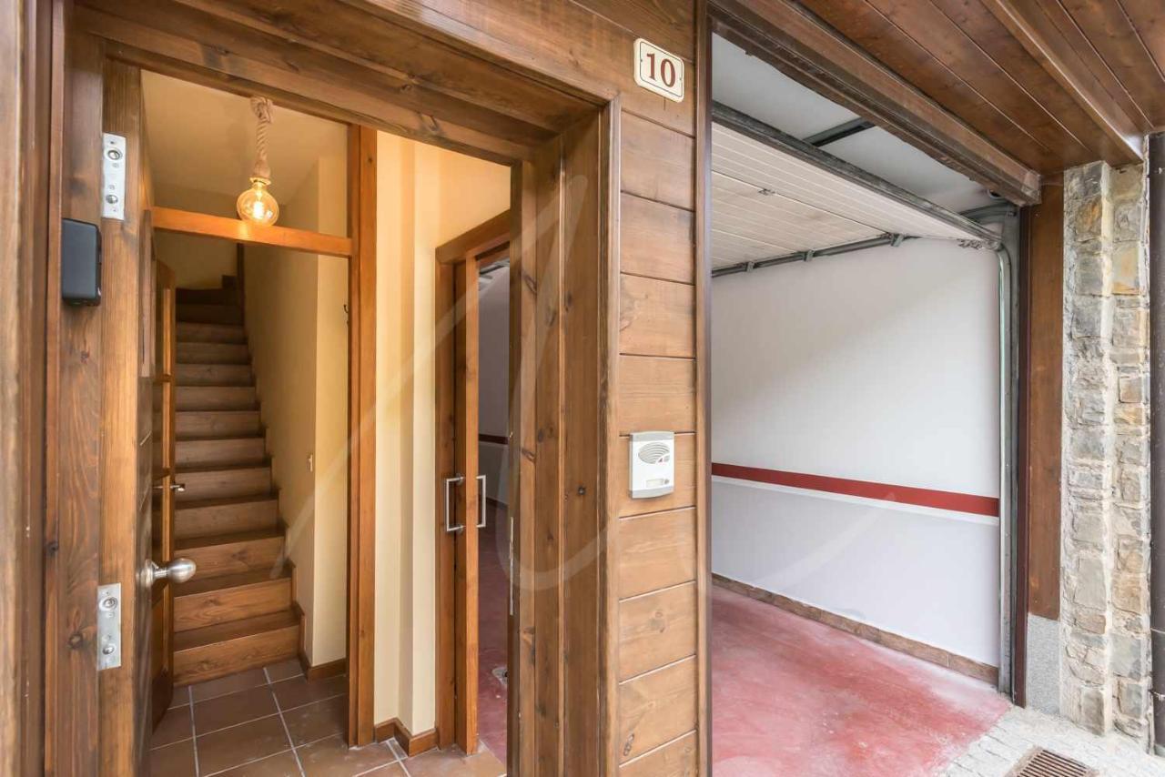 Casa Artiga De Lin By Seamount Rentals Les Bordes 외부 사진