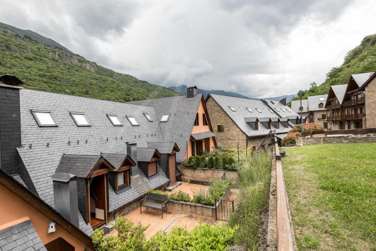 Casa Artiga De Lin By Seamount Rentals Les Bordes 외부 사진